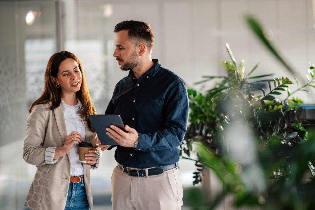 man and woman discussing contingent workforce strategy over coffee